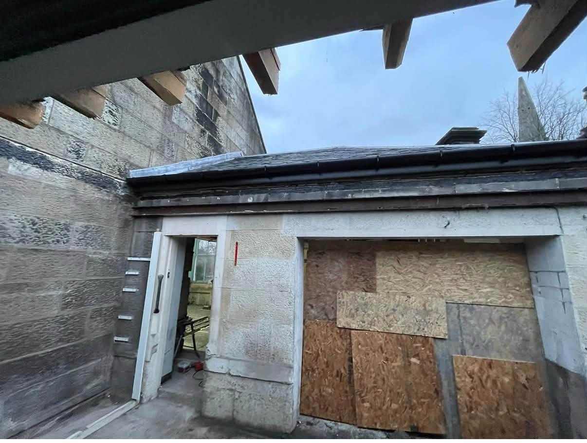 Stone quoins where the Hamilton extension meets the wall